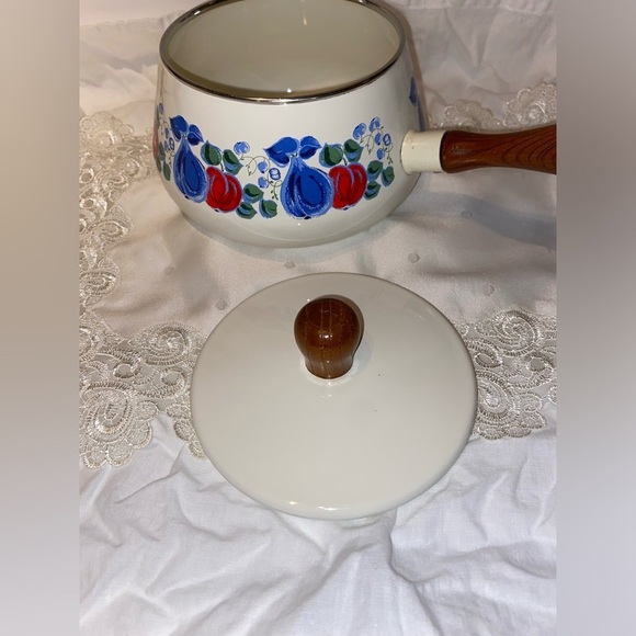 3/55$ Cottage core Vintage 1970s Enamelware Pot with‎ wood handles - Picture 11 of 16